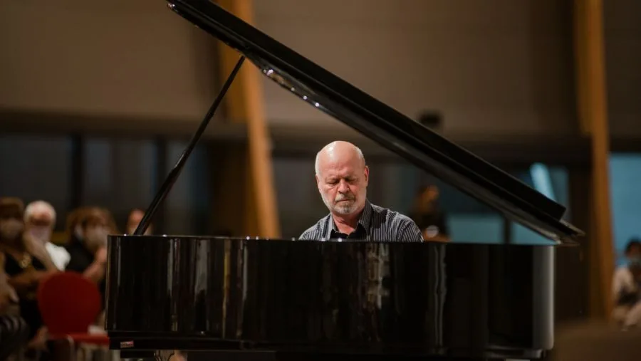 Enrique Graf busca ‘revivir’ el piano: «Se preocupan por la educación y sacan la música de las escuelas»